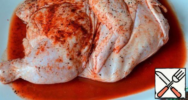 Rub the chicken with the mixture and salt, pour beer. Put in the refrigerator for 12-24 hours, turning occasionally.