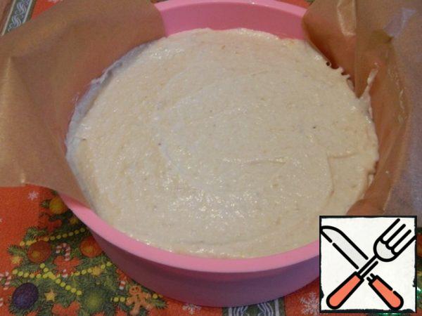 Put in the form of banana-curd mass and bake in the oven at a temperature of 180 degrees for 40 minutes.