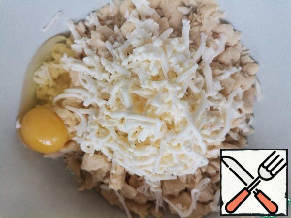 Cream melted cheese grate on a large grater. Add egg, salt and cheese to the crumbs.