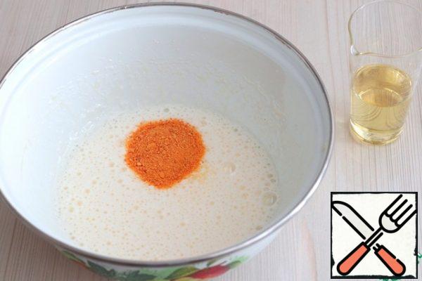 
Then add 1 tbsp. a spoonful of orange peel. Then add vegetable oil (60 ml.). Beat the mixture with a whisk.