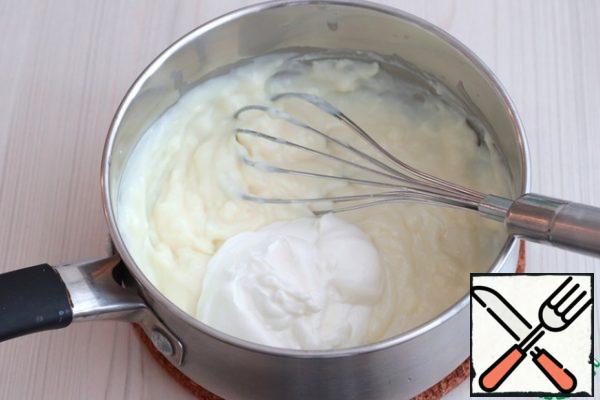 
Cool the mixture, then add white yogurt (130 gr.). Whisk / stir the mixture until smooth.