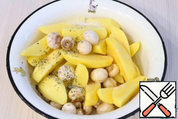 Cut the potatoes into large pieces, add champignons, add a mixture of dried herbs, add salt to taste.