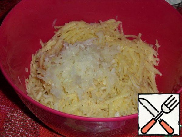 Grate the peeled potatoes and three onions in a deep bowl.