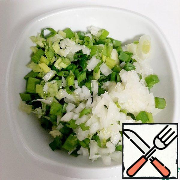 Chop the onion and green onions.