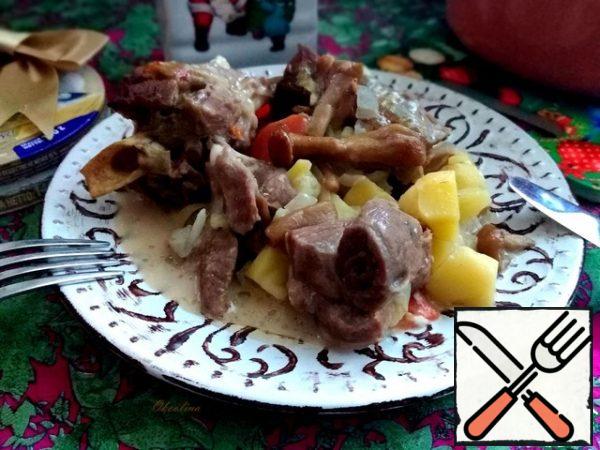 These are such beautiful pieces of lamb cooked. The meat is soft and tender.