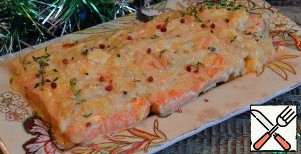 Serve hot with thyme and pink pepper.