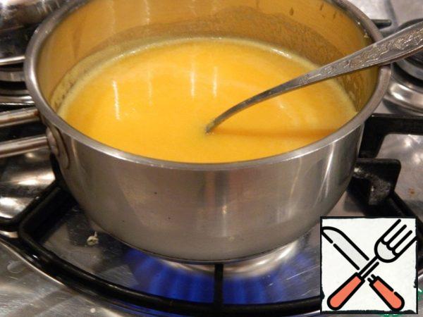 Put on fire and bring to a boil so that the sugar is completely dissolved.