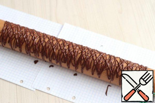 For chocolate decor:

Wrap the rolling pin with parchment. Melt the chocolate in a water bath. Place the liquid chocolate in the cornet. Apply a chocolate pattern to the parchment. Place the decor rolling pin in the freezer for a few minutes. Next, spray with Kondurin with a brush.