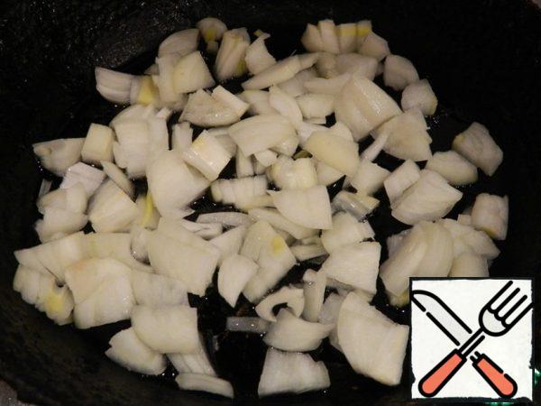 Fry the onion until transparent.