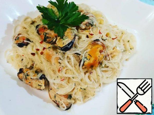 Funchoza with Mussels in a Creamy Cheese Sauce Recipe