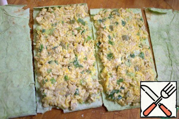 
Apply the filling, press with the second piece of pita bread.