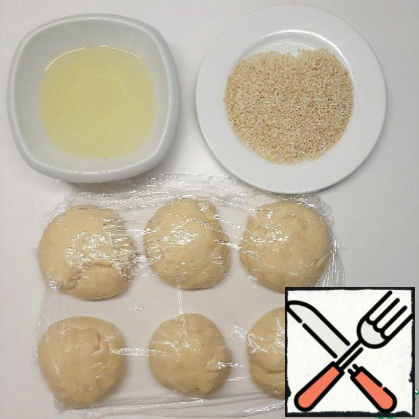 Then dip each piece in honey water (30 ml of water+honey), roll in sesame seeds.