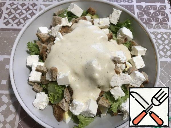 Just before the meal, add mayonnaise, mix and enjoy the taste!

I do not recommend filling the salad with mayonnaise in advance, because the salad will not have such a colorful and festive appearance, and secondly, the crackers will soften and their pleasant crunchiness will be lost.