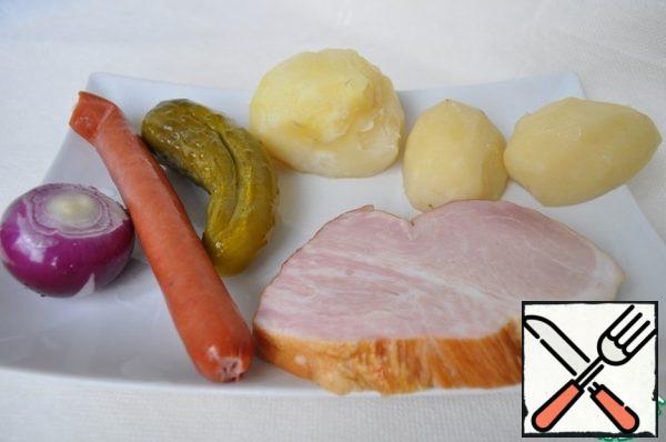 Potatoes cooked in a uniform, peel.