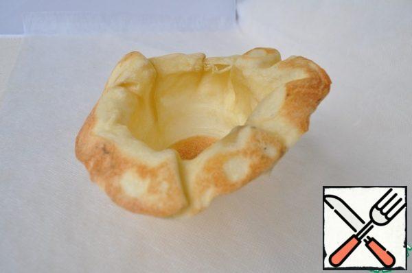 To remove from the mold when the mold is cooled down completely!