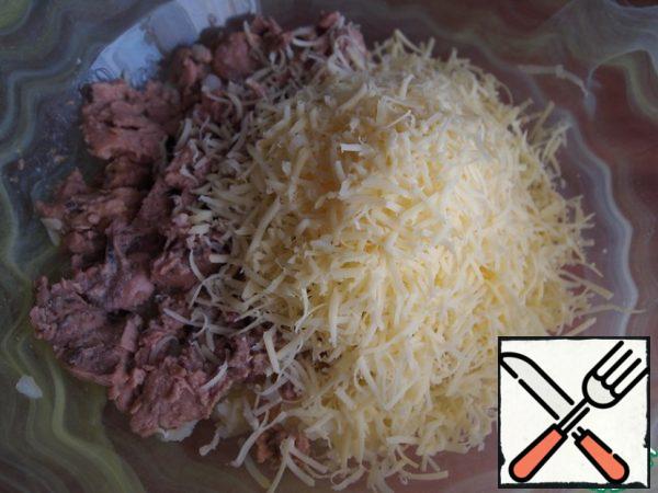Next, add the cheese, grated on a fine grater.