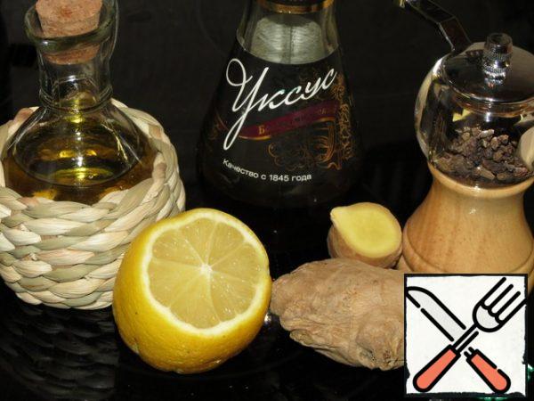 Prepare the dressing: mix balsamic vinegar, olive oil, lemon juice, ginger (if fresh-grate on a fine grater) and black pepper.
