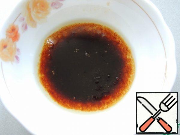 For the dressing, combine 1 tablespoon of vinegar and soy sauce and 2 tablespoons of olive oil.