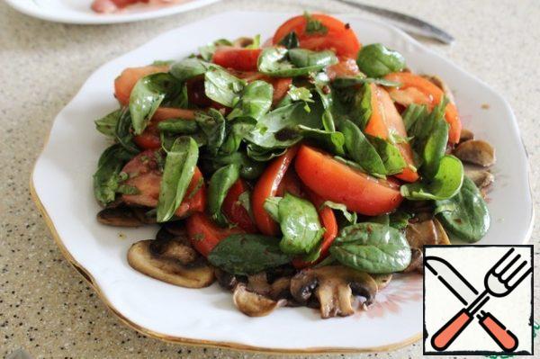 Spread the vegetable mixture on the mushrooms.
