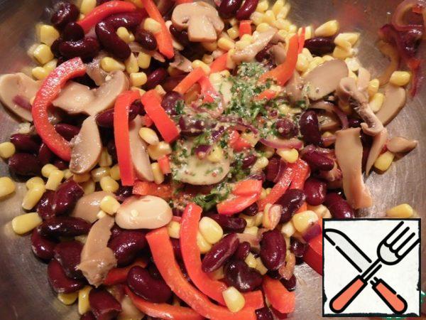 Season the salad with the resulting sauce. Let stand for 10 minutes.