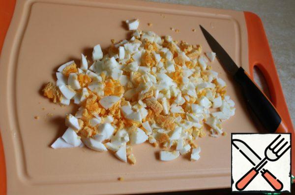 We also need to boil the eggs and cut them.