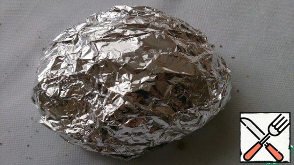 Wrap the vegetables in foil. Put in the oven, cook on the "grill" mode, 15-20 minutes.