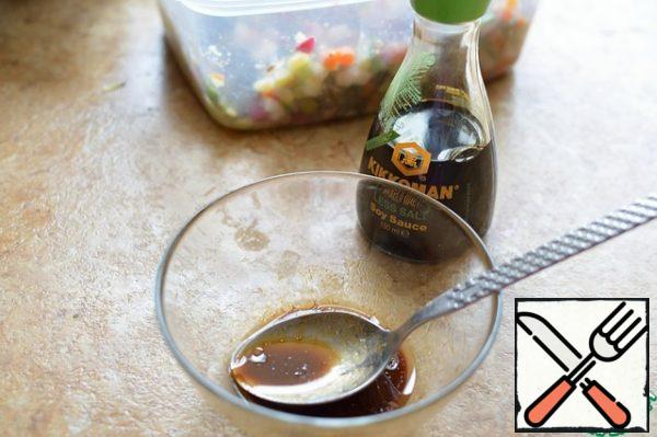 For the dressing, mix the ingredients, pour over the salad, stir and cool in the refrigerator for 30 minutes;