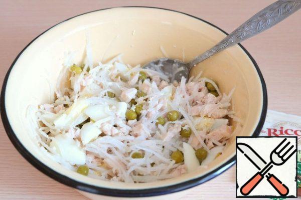 Add salt and mayonnaise to taste (1 tablespoon).