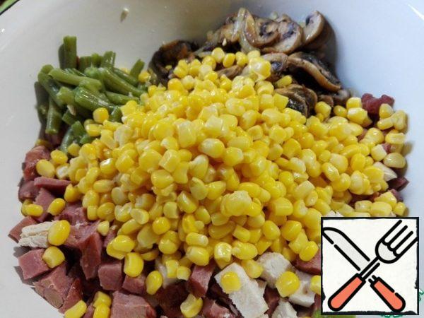 Cut the smoked beef into cubes, too. Finely chop the parsley Mix all the prepared ingredients. Season with salt and pepper. Season with mayonnaise.