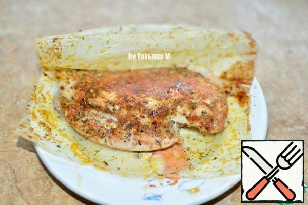Chop the breast fillet as recommended on the package ;
Wrap the breast fillet sheets, press (for salad, you will need 1 fillet);
Cook in a preheated frying pan without oil, as indicated on the package; Cool the finished fillet; 