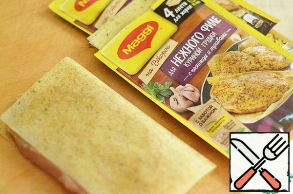 Cover the filling with the second half of the sheet. Press down slightly. Fry in a dry frying pan for 5 minutes on each side.