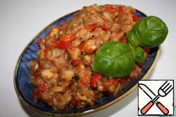 Mix the eggplant mixture with nuts and parsley, season with salt and pepper to taste. Add lemon juice, do not add all at once, but rather to taste.
