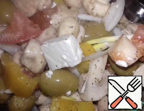 Vegetable Salad with Raw Mushrooms Recipe