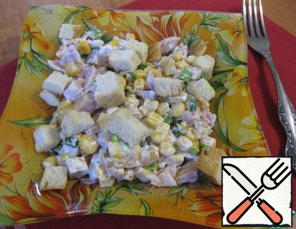 Salad with Chicken, Corn and Crackers Recipe