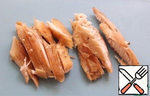 Cut the chicken pieces into strips.