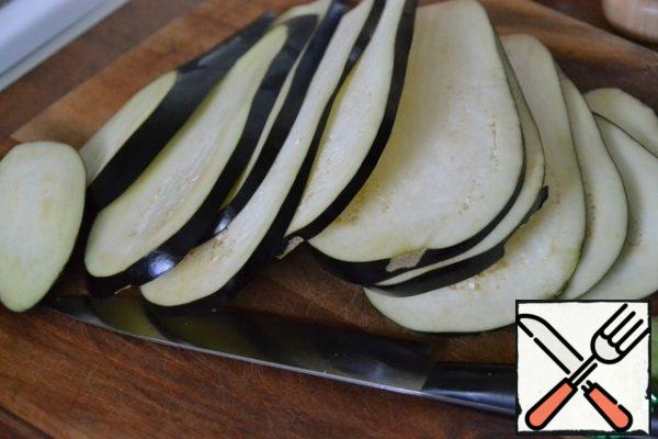 Cut the eggplant into thin slices.