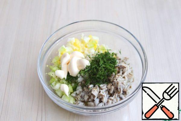 Put all the salad ingredients in a bowl, chop the dill greens, add salt and pepper to taste, add 2 tablespoons of mayonnaise.