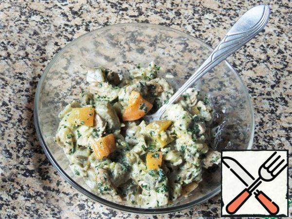 Combine the salad ingredients, pepper, and season with soy sauce and mayonnaise. Serve in portions, garnished with tomatoes.