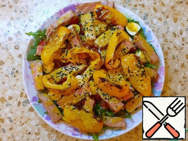 Season the salad with the sauce. You can decorate with sesame seeds.
Bon appetit.