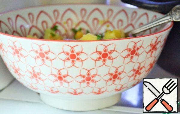 Season the salad, put it in the refrigerator for 30 minutes.
Serve chilled. Garnish with cherry tomatoes.