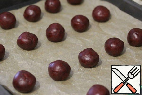 
Place the balls on a baking sheet.
Bake in an oven preheated to 180 ° C for 11-14 minutes.