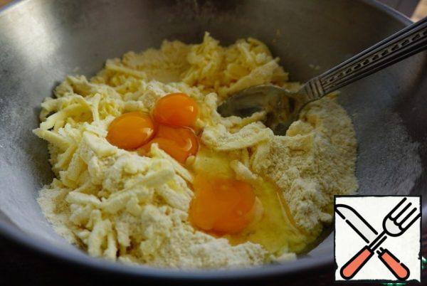 Add the egg. I did it in half, so instead of half a chicken egg, I added 4 quail.