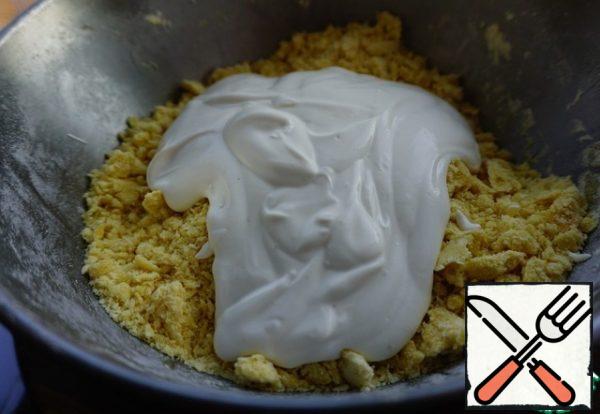 
Add it to our sand crumbs and knead the dough well.