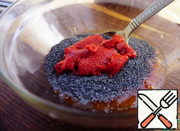And tomato paste. Suddenly?! Yes, but tomato paste will add an interesting sourness to the filling.