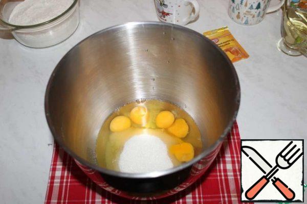 Beat eggs with sugar until fluffy white foam.