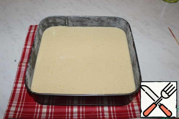 
Pour the dough into a mold. We bake at 170⁰С for 40 minutes.