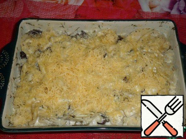
Sprinkle the grated cheese on the casserole and return to the oven for another 10-15 minutes.