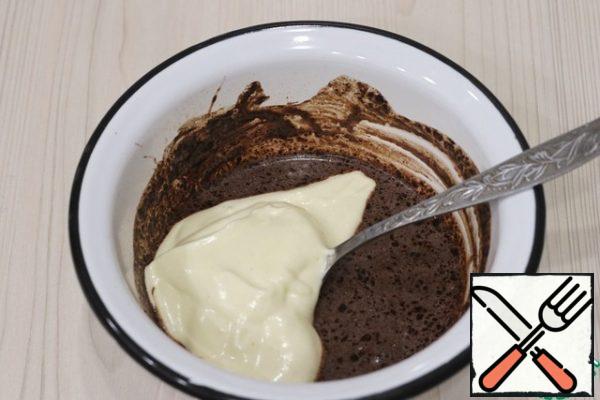 Then, from the total amount of biscuit dough, take 2-3 tbsp. spoons and add to the mixture of cocoa and milk. Stir the mixture well. In the future, it will be easy to mix the biscuit mass and the mass with cocoa. At this stage, turn on the oven at 170-180C. I want to draw your attention to the fact that everyone's ovens are different, so everyone chooses the temperature regime and baking time of the biscuit on their own, focusing on the capabilities of their oven.