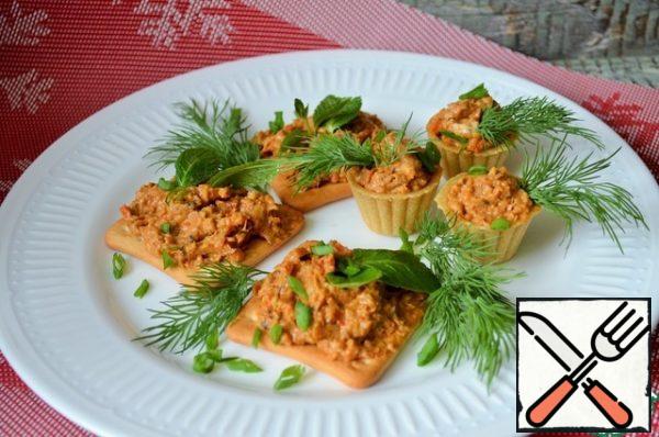 Having decorated with greens, you can even serve on a festive table .