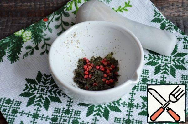 For submission to cook "decor", nori and pink pepper to pericolosi in a mortar.